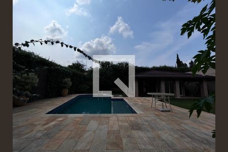 Casa à venda com 700m², 4 quartos e 5 vagas Casa à venda com 700m², 4 quartos e 5 vagasÁrea comum