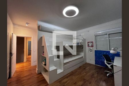 Casa à venda com 700m², 4 quartos e 5 vagas Casa à venda com 700m², 4 quartos e 5 vagasQuarto