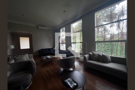 Casa à venda com 700m², 4 quartos e 5 vagas Casa à venda com 700m², 4 quartos e 5 vagasSala