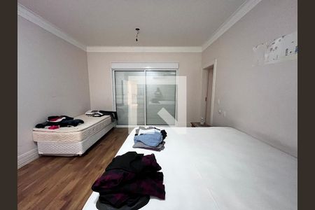 Casa à venda com 700m², 4 quartos e 5 vagas Casa à venda com 700m², 4 quartos e 5 vagasQuarto