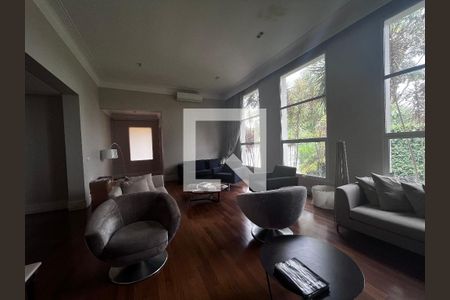 Casa à venda com 700m², 4 quartos e 5 vagas Casa à venda com 700m², 4 quartos e 5 vagasSala