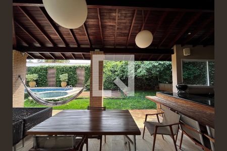 Casa à venda com 700m², 4 quartos e 5 vagas Casa à venda com 700m², 4 quartos e 5 vagasÁrea comum