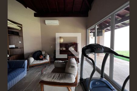 Casa à venda com 700m², 4 quartos e 5 vagas Casa à venda com 700m², 4 quartos e 5 vagasÁrea comum