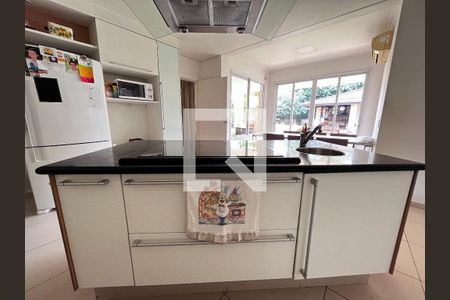 Casa à venda com 700m², 4 quartos e 5 vagas Casa à venda com 700m², 4 quartos e 5 vagasCozinha