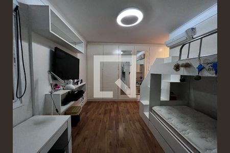 Casa à venda com 700m², 4 quartos e 5 vagas Casa à venda com 700m², 4 quartos e 5 vagasQuarto