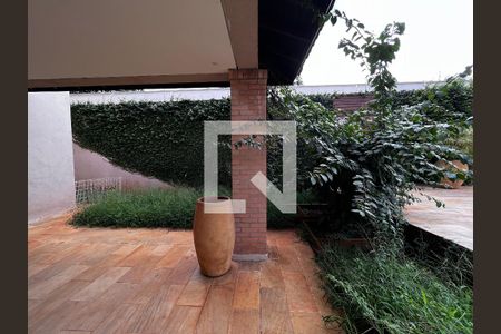 Casa à venda com 700m², 4 quartos e 5 vagas Casa à venda com 700m², 4 quartos e 5 vagasÁrea comum