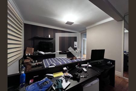 Casa à venda com 700m², 4 quartos e 5 vagas Casa à venda com 700m², 4 quartos e 5 vagasQuarto