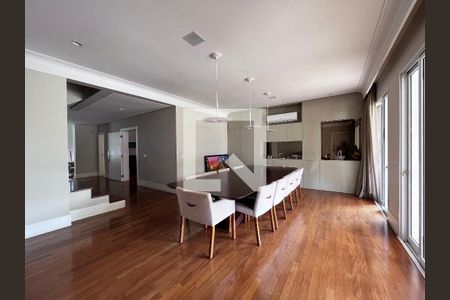Casa à venda com 700m², 4 quartos e 5 vagas Casa à venda com 700m², 4 quartos e 5 vagasSala de Jantar