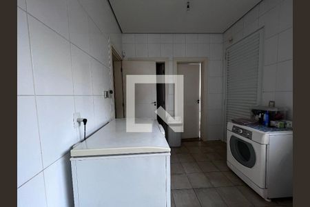 Casa à venda com 700m², 4 quartos e 5 vagas Casa à venda com 700m², 4 quartos e 5 vagasÁrea de Serviço