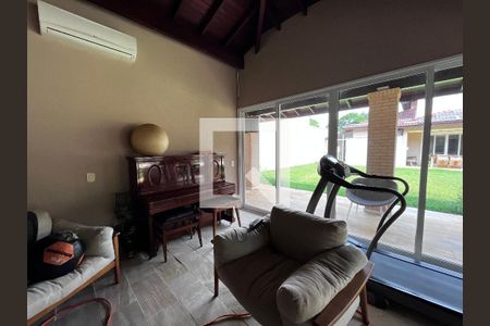 Casa à venda com 700m², 4 quartos e 5 vagas Casa à venda com 700m², 4 quartos e 5 vagasÁrea comum