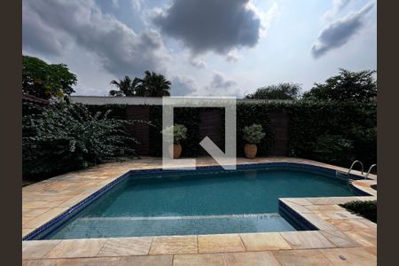 Casa à venda com 700m², 4 quartos e 5 vagas Casa à venda com 700m², 4 quartos e 5 vagasÁrea comum