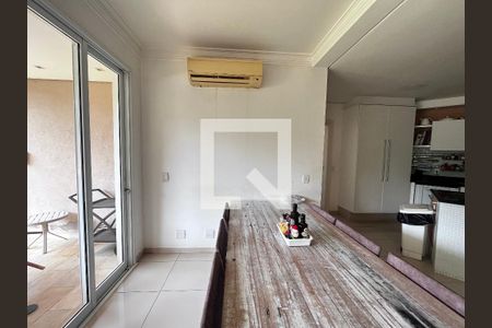 Casa à venda com 700m², 4 quartos e 5 vagas Casa à venda com 700m², 4 quartos e 5 vagasCozinha