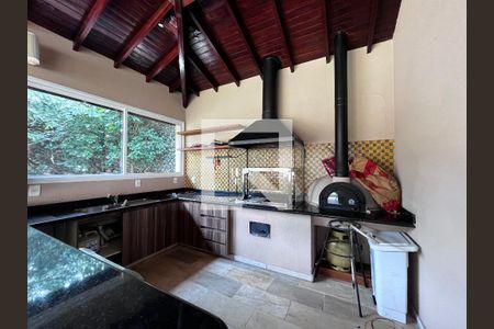 Casa à venda com 700m², 4 quartos e 5 vagas Casa à venda com 700m², 4 quartos e 5 vagasÁrea comum