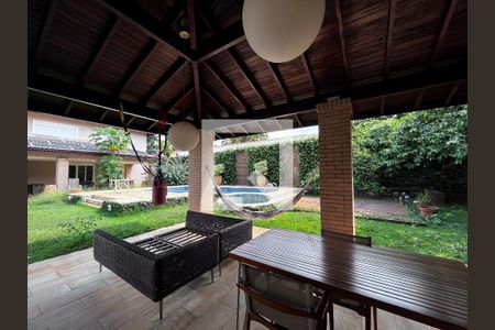 Casa à venda com 700m², 4 quartos e 5 vagas Casa à venda com 700m², 4 quartos e 5 vagasÁrea comum