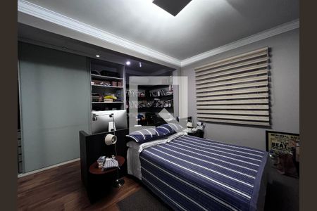 Casa à venda com 700m², 4 quartos e 5 vagas Casa à venda com 700m², 4 quartos e 5 vagasQuarto