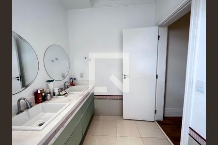 Casa à venda com 700m², 4 quartos e 5 vagas Casa à venda com 700m², 4 quartos e 5 vagasBanheiro