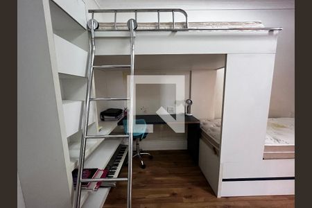 Casa à venda com 700m², 4 quartos e 5 vagas Casa à venda com 700m², 4 quartos e 5 vagasQuarto