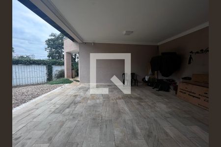 Casa à venda com 700m², 4 quartos e 5 vagas Casa à venda com 700m², 4 quartos e 5 vagasÁrea comum