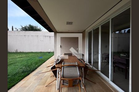 Casa à venda com 700m², 4 quartos e 5 vagas Casa à venda com 700m², 4 quartos e 5 vagasÁrea comum