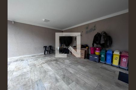 Casa à venda com 700m², 4 quartos e 5 vagas Casa à venda com 700m², 4 quartos e 5 vagasÁrea comum