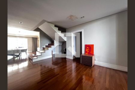 Casa à venda com 700m², 4 quartos e 5 vagas Casa à venda com 700m², 4 quartos e 5 vagasSala