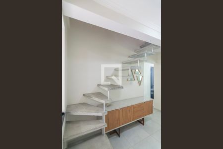 Casa à venda com 280m², 4 quartos e 2 vagasEscada