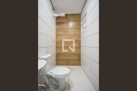 Banheiro de casa para alugar com 1 quarto, 45m² em Jardim Kuabara, Taboão da Serra