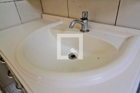 Banheiro de apartamento para alugar com 2 quartos, 52m² em Vila Palmeiras, São Paulo