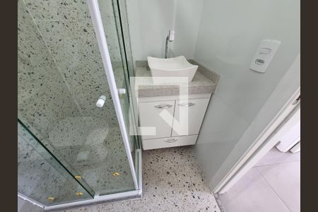 Banheiro de apartamento para alugar com 2 quartos, 42m² em Madureira, Rio de Janeiro