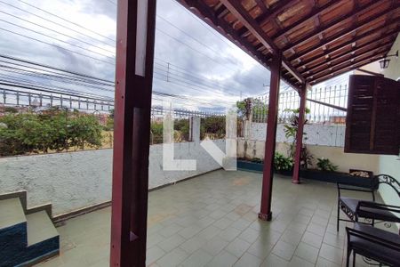 Casa à venda com 252m², 4 quartos e 1 vagaQuintal