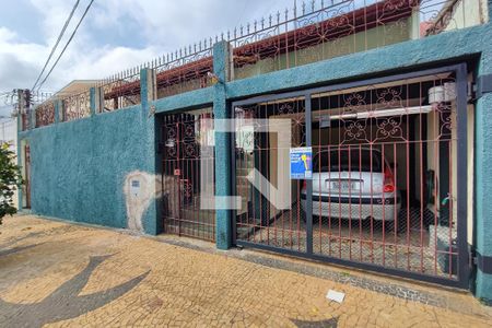 Casa à venda com 252m², 4 quartos e 1 vagaFachada