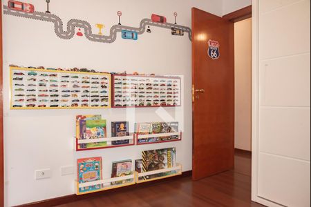 Casa à venda com 280m², 4 quartos e 4 vagasSuíte 2