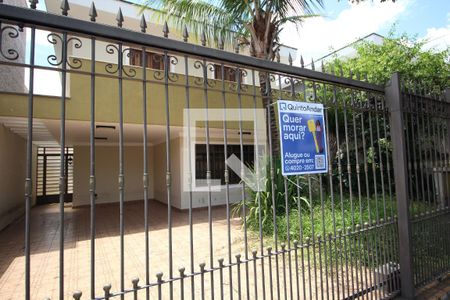 Casa à venda com 250m², 3 quartos e 5 vagas Casa à venda com 250m², 3 quartos e 5 vagasFachada