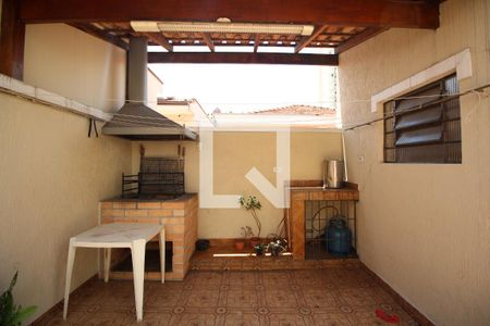 Casa à venda com 250m², 3 quartos e 5 vagas Casa à venda com 250m², 3 quartos e 5 vagasÁrea externa