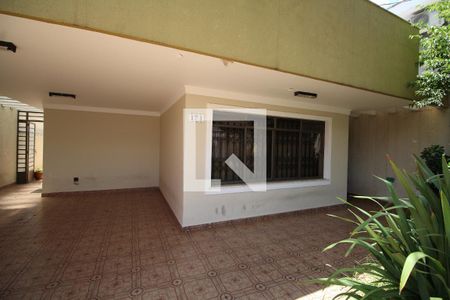 Casa à venda com 250m², 3 quartos e 5 vagas Casa à venda com 250m², 3 quartos e 5 vagasGaragem