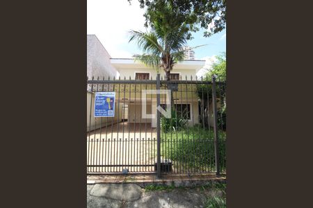 Casa à venda com 250m², 3 quartos e 5 vagas Casa à venda com 250m², 3 quartos e 5 vagasFachada