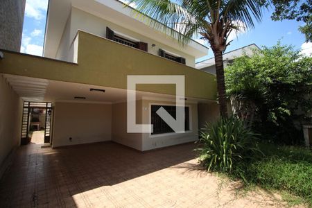 Casa à venda com 250m², 3 quartos e 5 vagas Casa à venda com 250m², 3 quartos e 5 vagasFachada