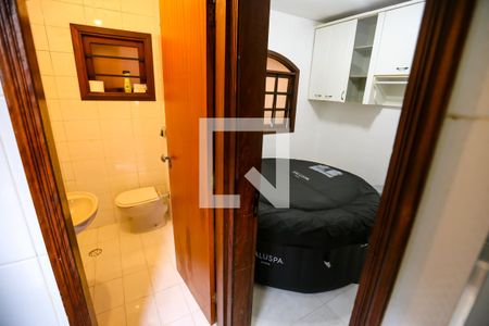 Casa à venda com 195m², 3 quartos e 3 vagas Casa à venda com 195m², 3 quartos e 3 vagasSpa e Banheiro