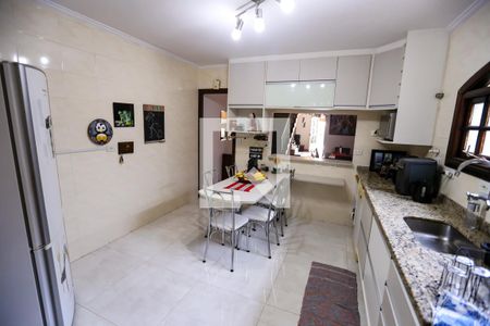 Casa à venda com 195m², 3 quartos e 3 vagas Casa à venda com 195m², 3 quartos e 3 vagasCozinha - Armários