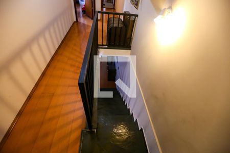 Casa à venda com 195m², 3 quartos e 3 vagas Casa à venda com 195m², 3 quartos e 3 vagasEscada