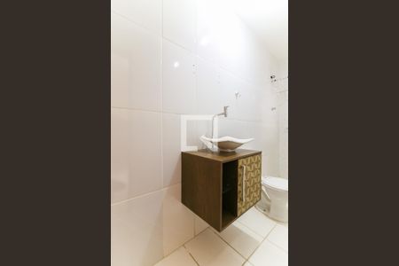 Banheiro de casa para alugar com 1 quarto, 32m² em Jardim Monte Kemel, São Paulo