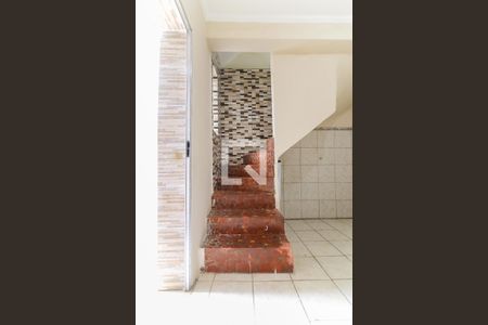 Casa para alugar com 32m², 1 quarto e 1 vagaEscada