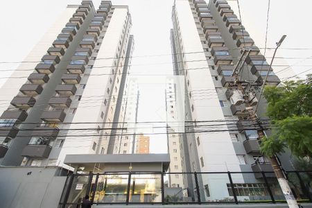 Apartamento para alugar com 64m², 3 quartos e 1 vaga Apartamento para alugar com 64m², 3 quartos e 1 vagaFachada