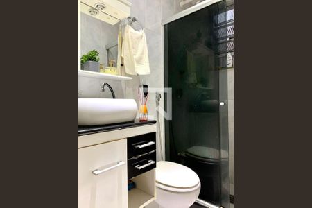 Apartamento à venda com 77m², 2 quartos e 1 vaga Apartamento à venda com 77m², 2 quartos e 1 vagaBanheiro