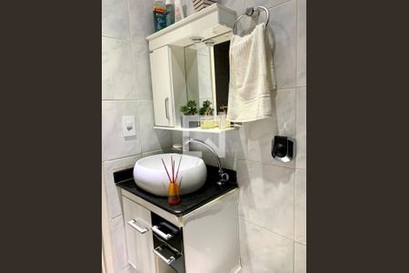 Apartamento à venda com 77m², 2 quartos e 1 vaga Apartamento à venda com 77m², 2 quartos e 1 vagaBanheiro