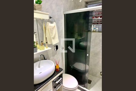 Apartamento à venda com 77m², 2 quartos e 1 vaga Apartamento à venda com 77m², 2 quartos e 1 vagaBanheiro