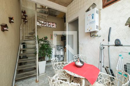 Casa à venda com 230m², 4 quartos e 1 vagaÁrea de Serviço