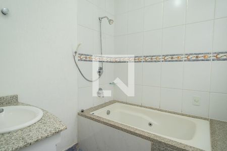 Casa para alugar com 560m², 4 quartos e 8 vagasBanheiro da Suíte 3