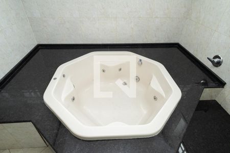 Casa para alugar com 560m², 4 quartos e 8 vagasBanheiro da Suíte 4