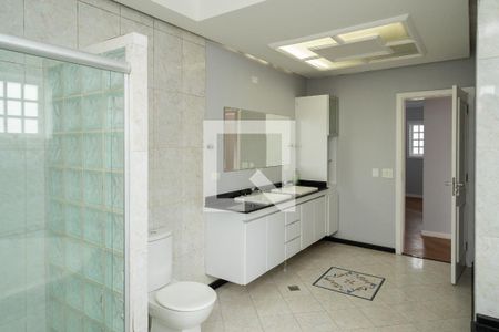 Casa para alugar com 560m², 4 quartos e 8 vagasBanheiro da Suíte 4